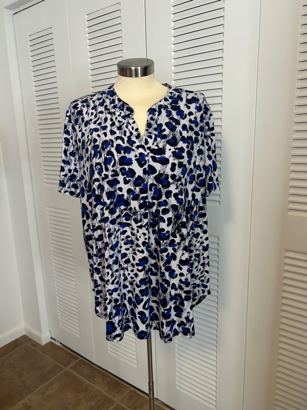 Women's Blue and White Printed Short-Sleeve Tunic Top